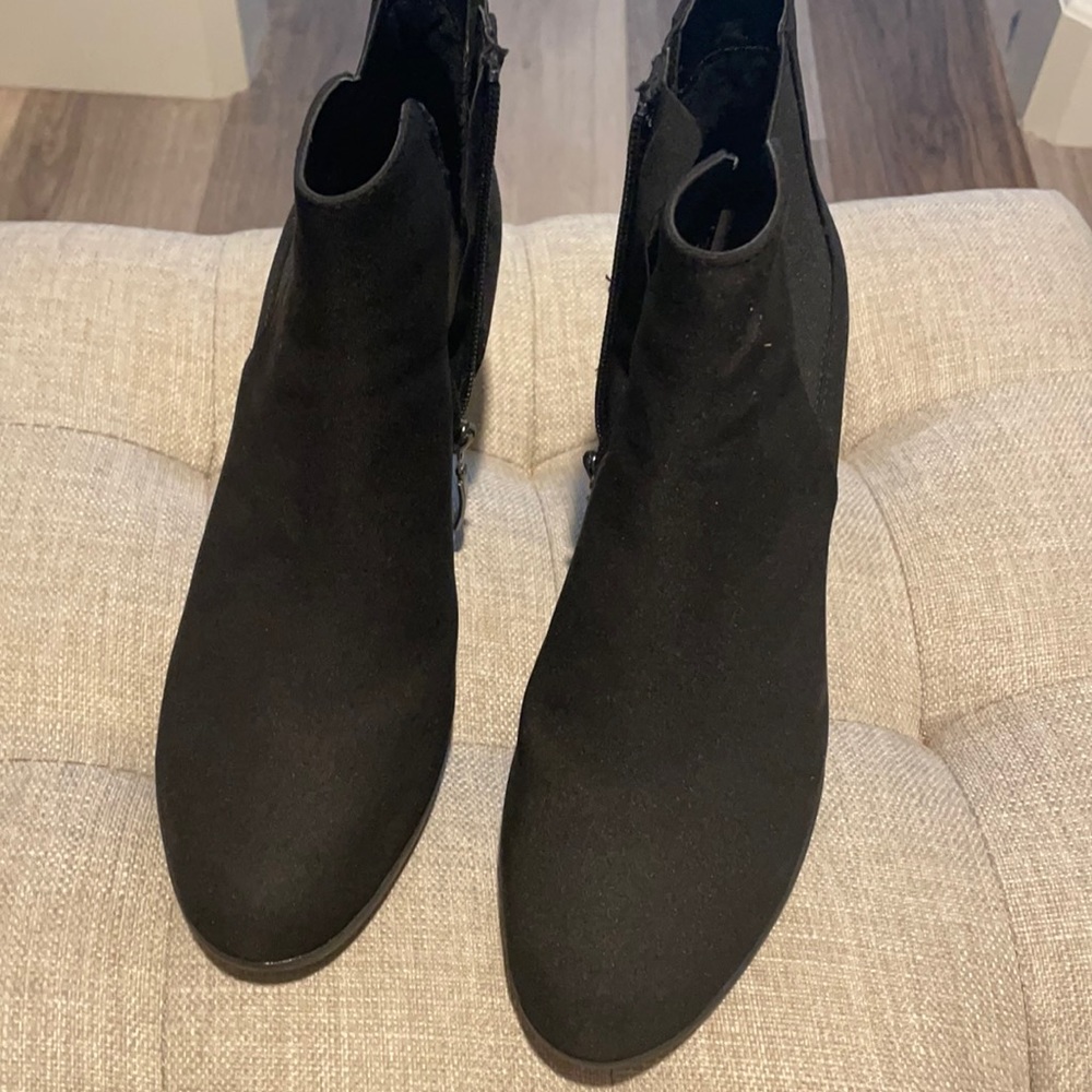 Black botties
